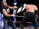 WWE狂傲神君发飙了！迪安布罗斯铁椅痛扁凯恩&赛斯罗林斯-SD摔角2014年10月