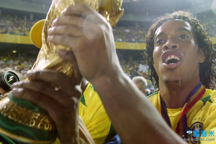 小罗大赞梅西乃当世最佳 渴望内马尔率巴西捧杯