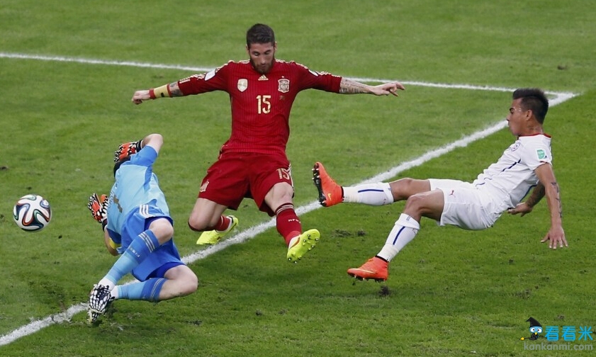 世界杯西班牙VS智利直播GIF 巴尔加斯禁区破门1-0