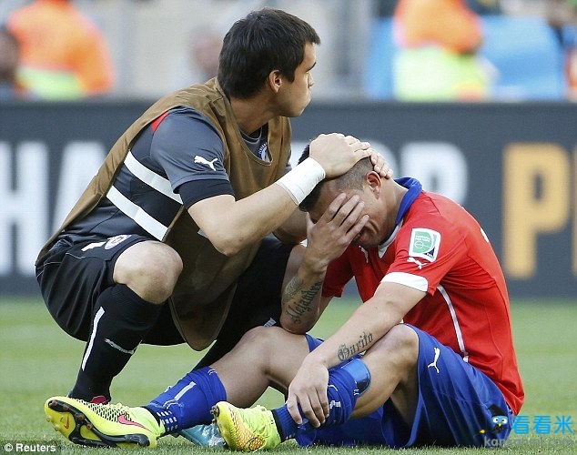 世界杯巴西1-1智利:斗士梅尔德泪洒球场 带伤上阵仍跑1万米