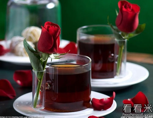 那一杯热乎乎的玫瑰红茶